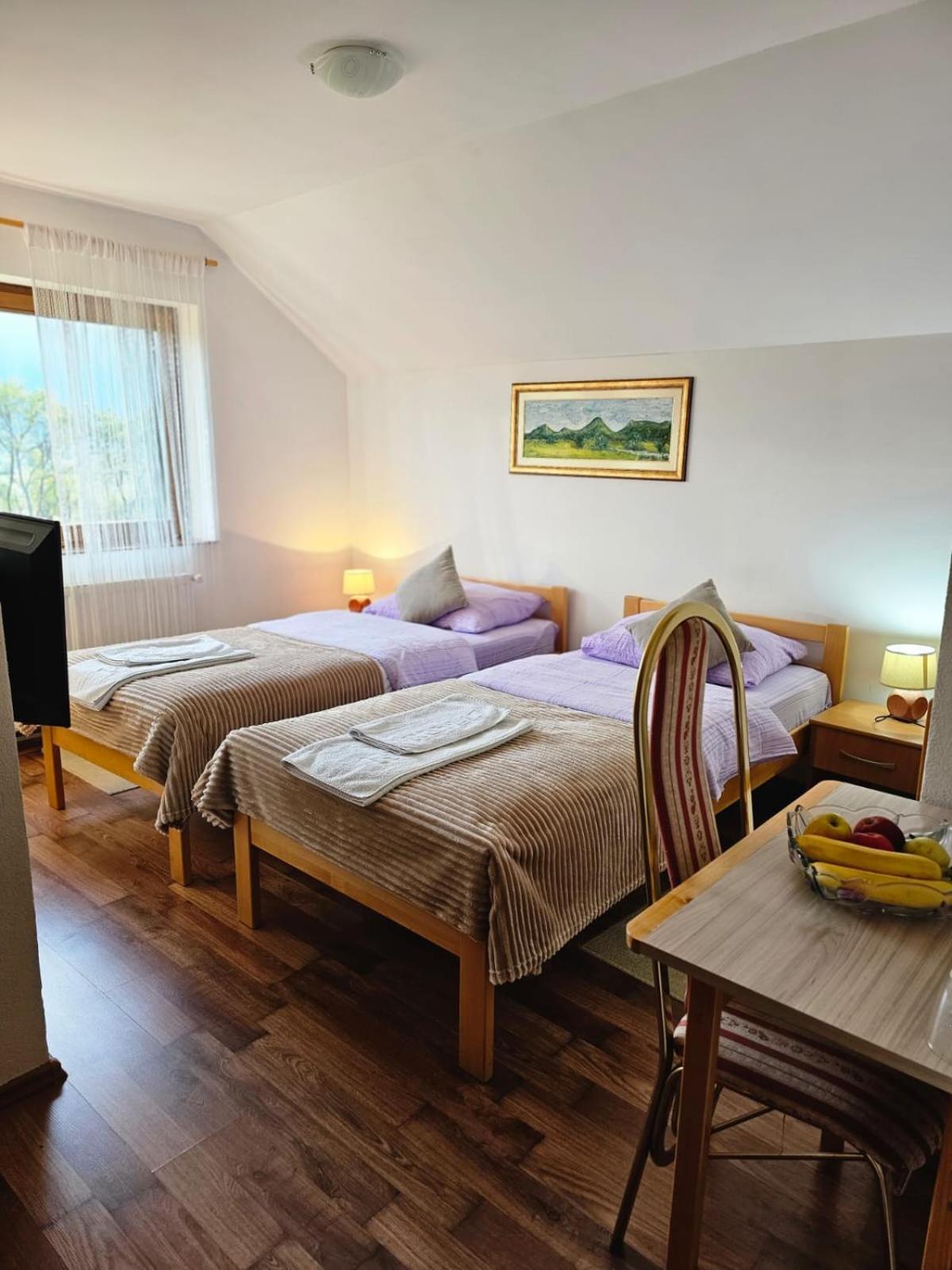 Rooms Vuksa Donji Lapac Екстер'єр фото