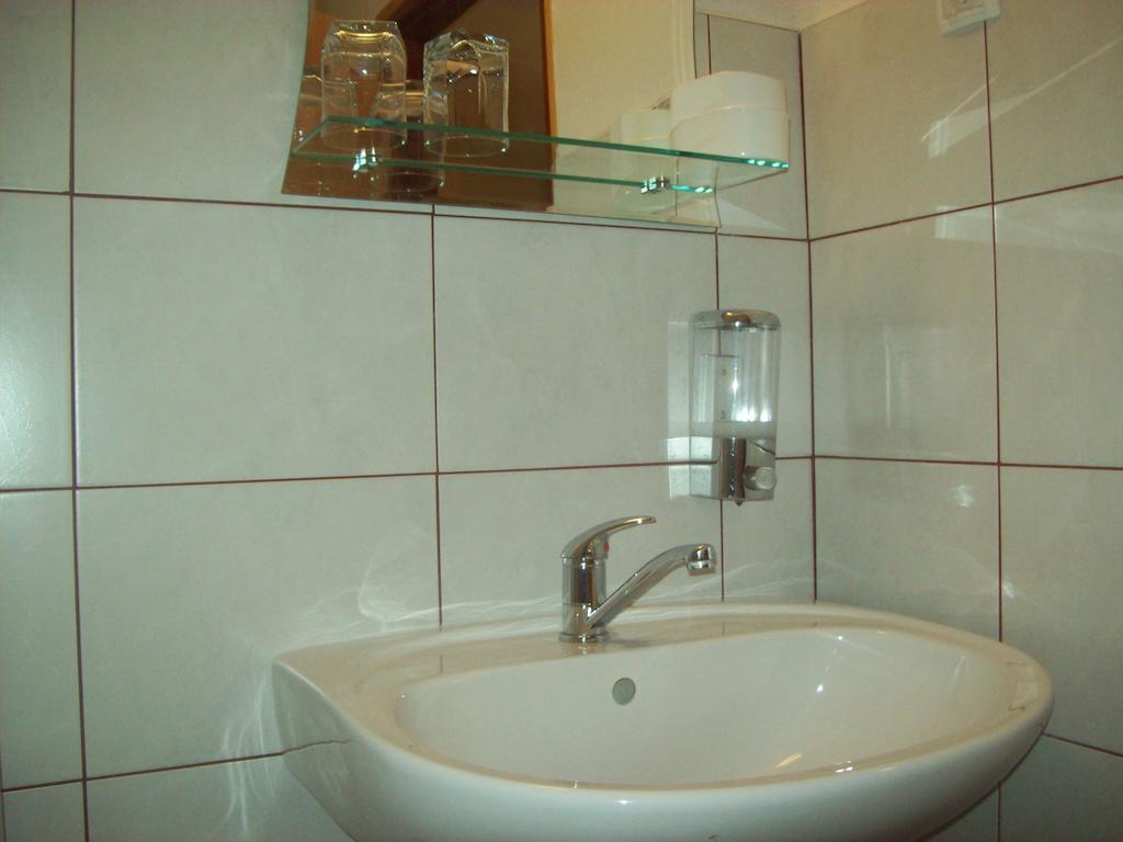 Rooms Vuksa Donji Lapac Номер фото