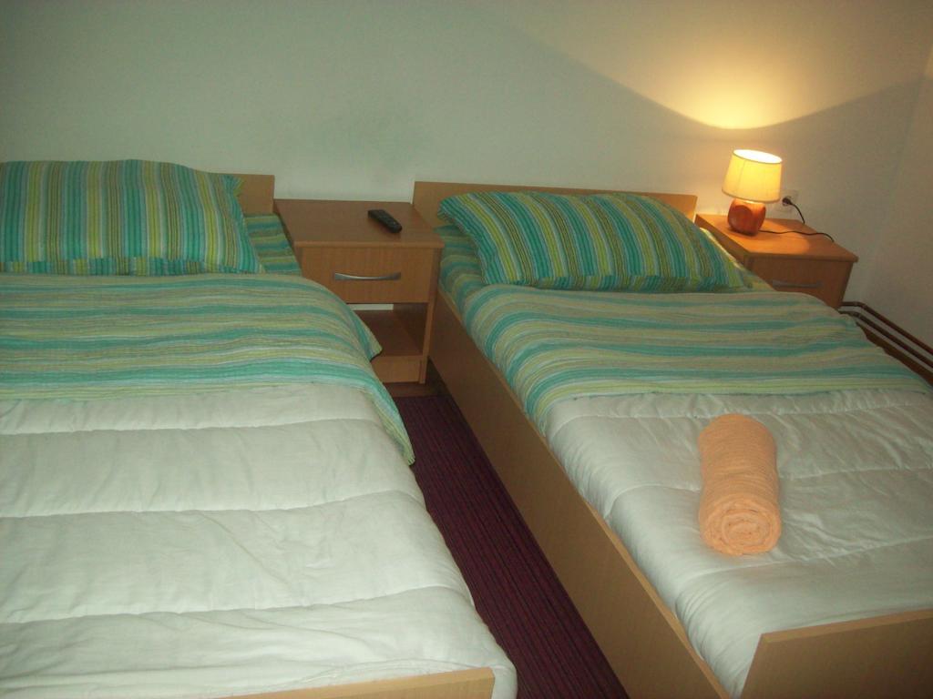 Rooms Vuksa Donji Lapac Номер фото