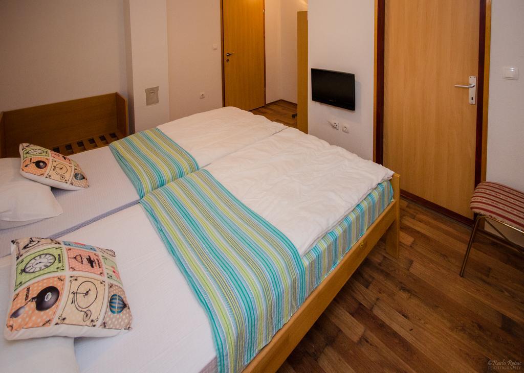 Rooms Vuksa Donji Lapac Екстер'єр фото